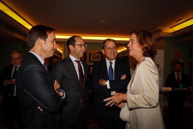 Enrique Serra, consejero delegado de CBNK, Pablo Martínez Pina, socio responsable del sector financiero de PWC, Ignacio Iglesias, CEO Espana de Andbank y Alejandra Kindelán, presidente de la Asociación Española de Banca (AEB)