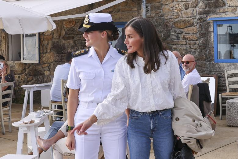 King Felipe VI, Queen Letizia and Princess Leonor eat at a restaurant in Villagarcia, September 28, 2024