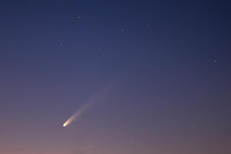 El cometa C/2023 A3 (Tsuchinshan-ATLAS), del que se espera que sea uno de los más brillantes del siglo, visto en la madrugada del pasado miércoles desde la zona acampada de Los Llanos del Salado, en la cumbre de Gran Canaria