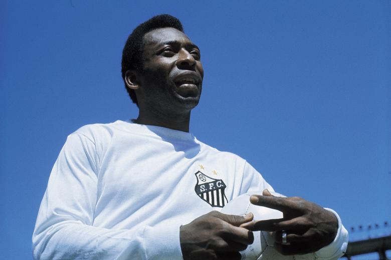 Edson Arantes Do Nascimento Pelé es otro de los que volvió al fútbol. El delantero brasileño colgó las botas en 1972 pero dos años más tarde volvió para ayudar al Santos con el descenso