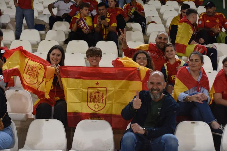 PARTIDO SELECCION ESPAÑA SERBIA PUBLICO AMBIENTE CORDOBA ESTADIO NNUEVO ARCANGEL