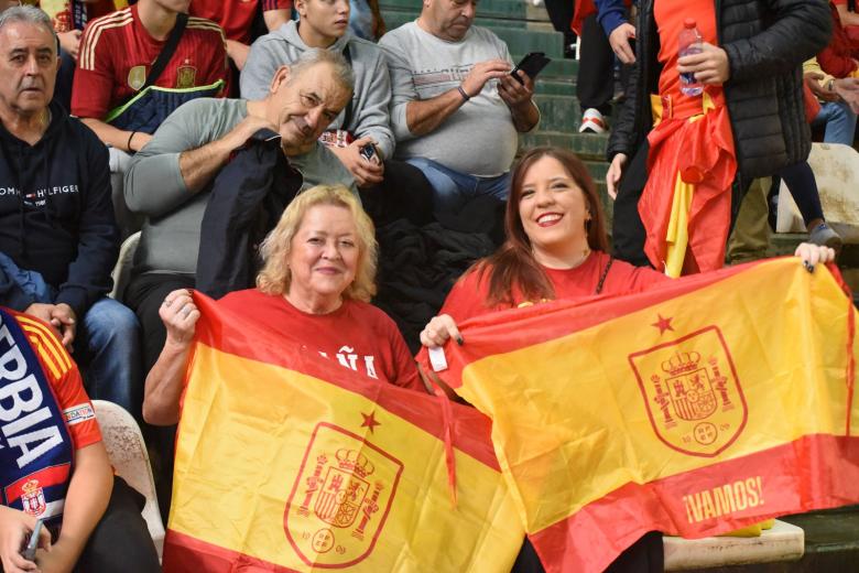 PARTIDO SELECCION ESPAÑA SERBIA PUBLICO AMBIENTE CORDOBA ESTADIO NNUEVO ARCANGEL