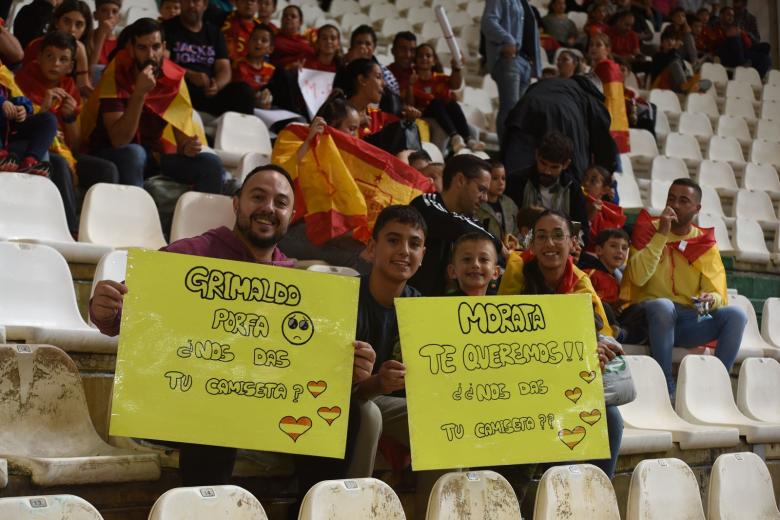 PARTIDO SELECCION ESPAÑA SERBIA PUBLICO AMBIENTE CORDOBA ESTADIO NNUEVO ARCANGEL