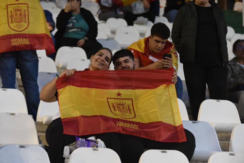 PARTIDO SELECCION ESPAÑA SERBIA PUBLICO AMBIENTE CORDOBA ESTADIO NNUEVO ARCANGEL