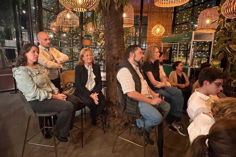 Presentación de 'La amenaza de la alimentación' en el Mercado Victoria