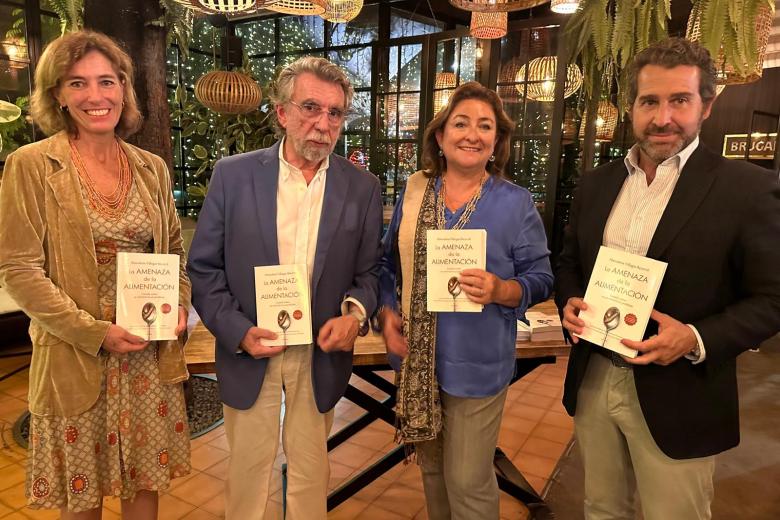 Presentación de 'La amenaza de la alimentación' en el Mercado Victoria