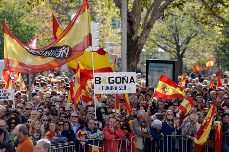 Muchas pancartas aludían a los negocios que la mujer de Pedro Sánchez ha conseguido realizar desde la llegada de su marido a la presidencia del Gobierno.