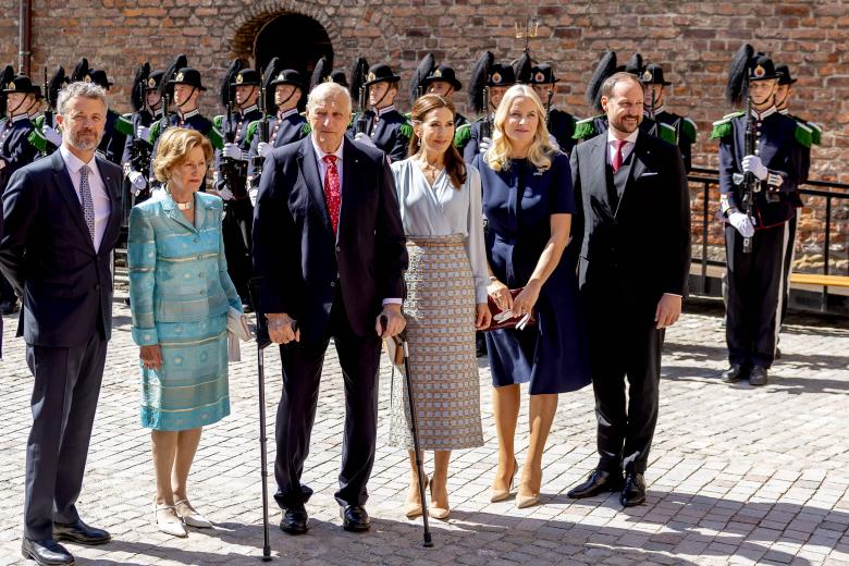 Denmark King Frederik of Denmark and Queen Mary of Denmark with Queen Sonja, King Harald, , Crown Princess Mette-Marit and Crown Prince Haakon in Oslo on the and last day of the statevisit to Norway.