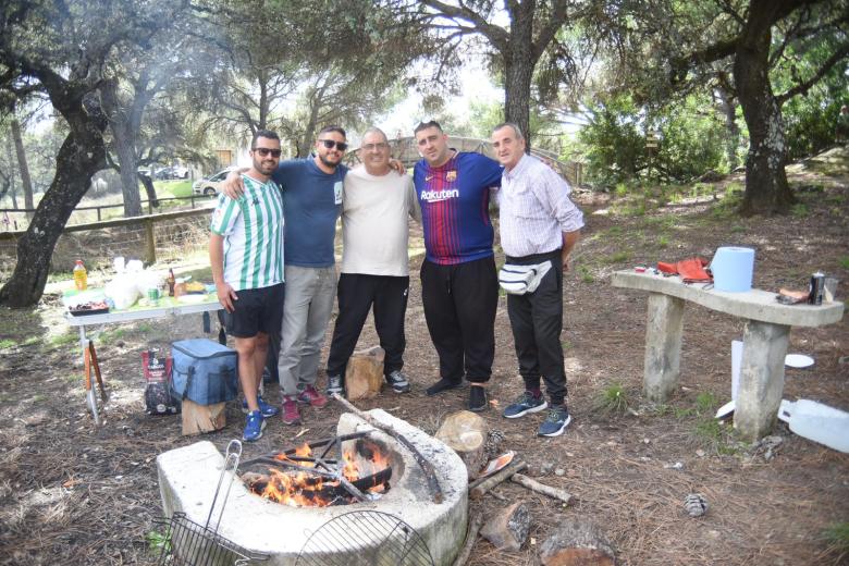 Los cordobeses celebrando el día de San Rafael con el típico perol