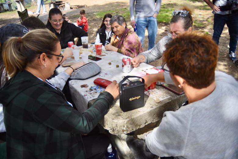 Los cordobeses celebrando el día de San Rafael con el típico perol