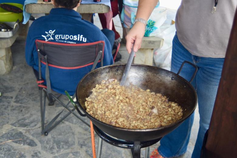 Los cordobeses celebrando el día de San Rafael con el típico perol