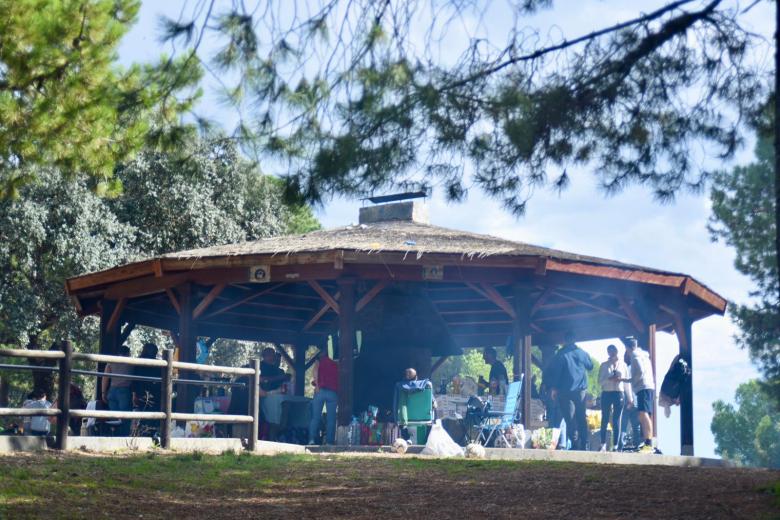 Los cordobeses celebrando el día de San Rafael con el típico perol