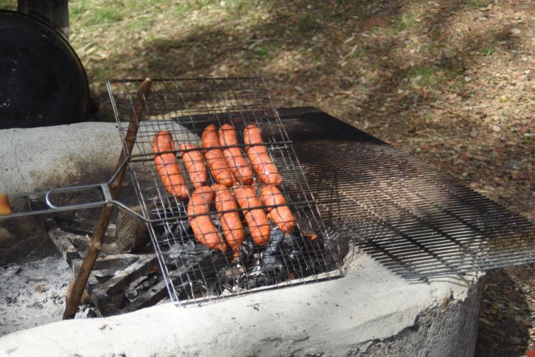 Los cordobeses celebrando el día de San Rafael con el típico perol