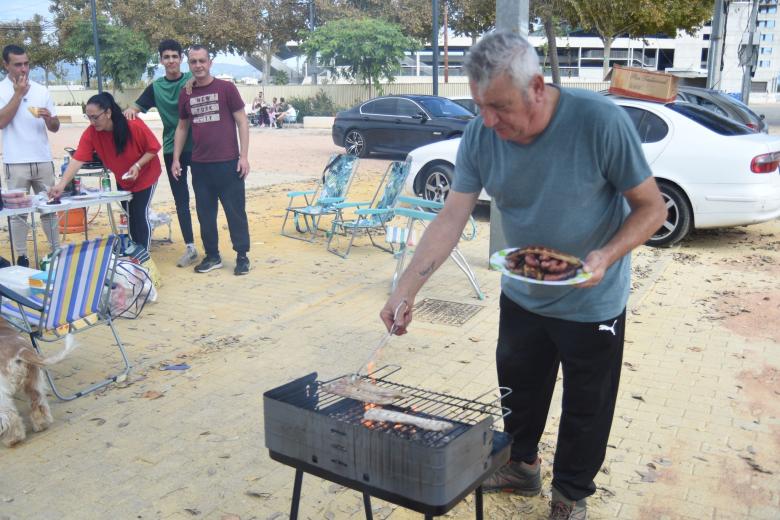 Los cordobeses celebrando el día de San Rafael con el típico perol