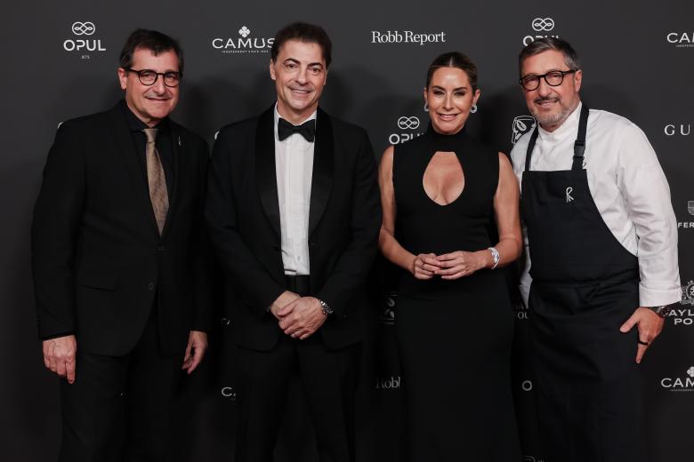 MADRID, SPAIN - OCTOBER 26: Joan Roca, Lewis Chester, Ainhoa Arbizu and Josep Roca Lewis Chester attend The 2024 Golden Vines® Awards Gala at Palacio Cibeles on October 26, 2024 in Madrid, Spain. (Photo by Pablo Cuadra/Getty Images for Liquid Icons)