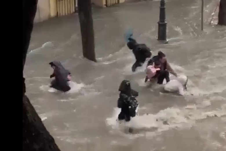 La salida del colegio ha sido un momento trágico en Jerez para algunas familias