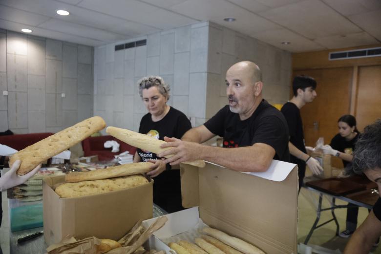 Chef Pepa Muñoz distributes food with the NGO World Central Kitchen in Valencia, November 1, 2024