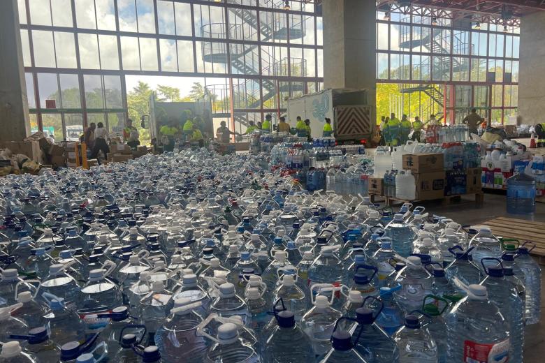 Víveres que han recaudado los madrileños en Casa de Campo para enviar a los afectados por la DANA