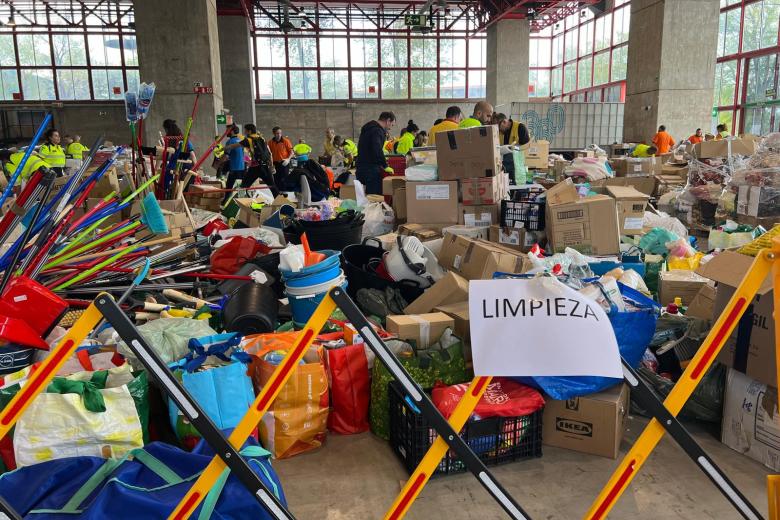 Víveres que han recaudado los madrileños en Casa de Campo para enviar a los afectados por la DANA