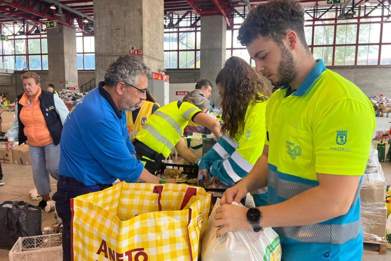 Víveres que han recaudado los madrileños en Casa de Campo para enviar a los afectados por la DANA