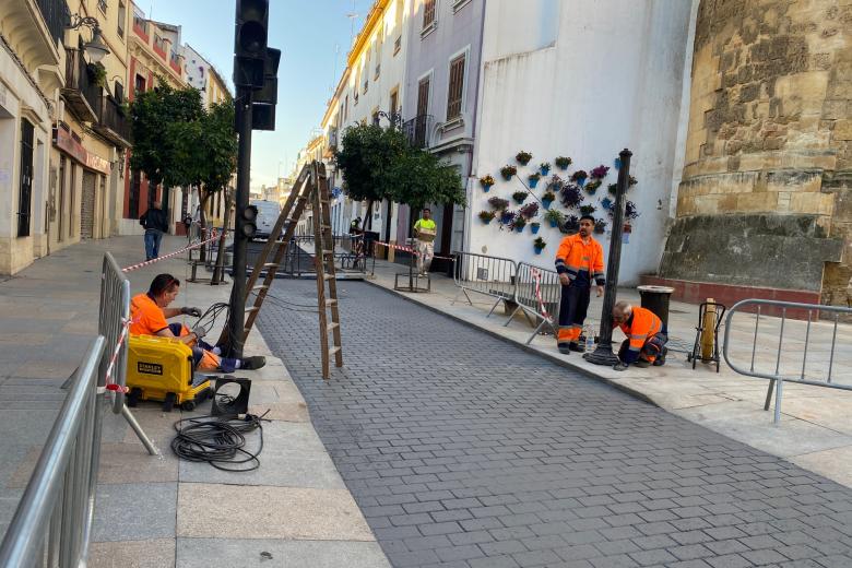 Pintado del asfalto de la calle Alfaros