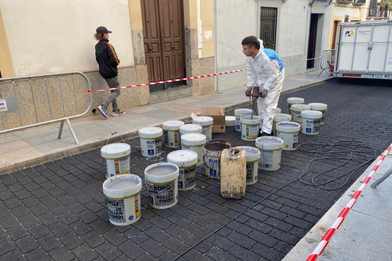 Pintado del asfalto de la calle Alfaros