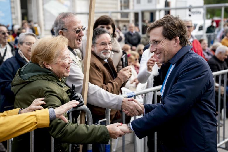 El alcalde de Madrid, José Luis Martínez-Almeida, durante la Misa Mayor de la Virgen de la Almudena, en la plaza de la Almudena, a 9 de noviembre de 2024, en Madrid (España). La fiesta, celebrada este año bajo el lema ‘Madre, juntos en esperanza’, homenajea a la patrona de la ciudad. La conmemoración incluye la tradicional Eucaristía, durante la que se renueva el Voto de la Villa, y la posterior procesión por la capital. También tiene lugar la ofrenda floral, para la que se ha pedido que además de honrar a la Virgen con flores se lleven alimentos no perecederos que serán donados.

A. Pérez Meca / Europa Press
09 NOVIEMBRE 2024;MADRID;VIRGEN DE LA ALMUDENA;FIESTA
09/11/2024