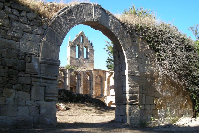 Ruinas del monasterio de Santa María de Rioseco, para visitar cerca