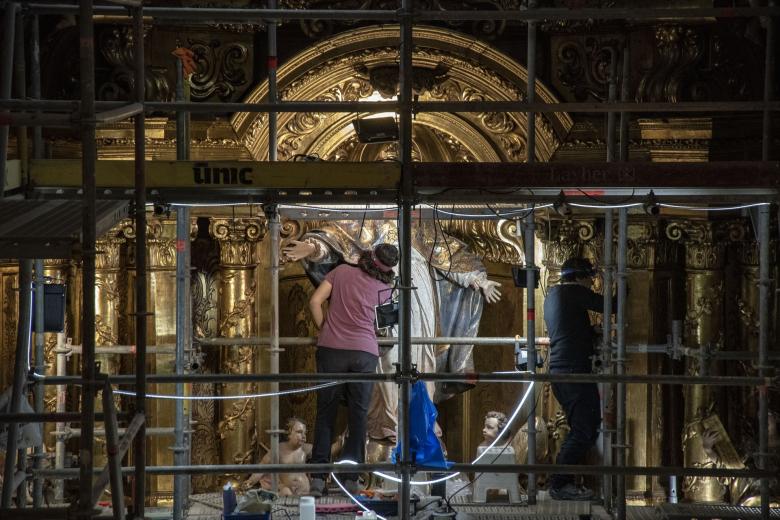 El arquitecto encargado de la restauración, Joan Claudi Minguell, durante los trabajos en la iglesia de Sant Sever, a 12 de noviembre de 2024, en Barcelona, Catalunya (España). Las obras de restauración de la iglesia de Sant Sever, ubicada en el barrio gótico de Barcelona, empezaron en 2019 y está previsto que acaben en diciembre de 2024. Durante las obras de la iglesia (construida en 1699-1704) se han encontrado elementos arquitectónicos y decorativos del Barroco  que no habían sufrido desperfectos durante la Guerra Civil.

EUROPA PRESS / David Oller. POOL / Europa Press
12 NOVIEMBRE 2024;REHABILITACIÓN;RESTAURACIÓN;BARROCO;GÓTICO;IGLESIA;PARROQUIA;
12/11/2024