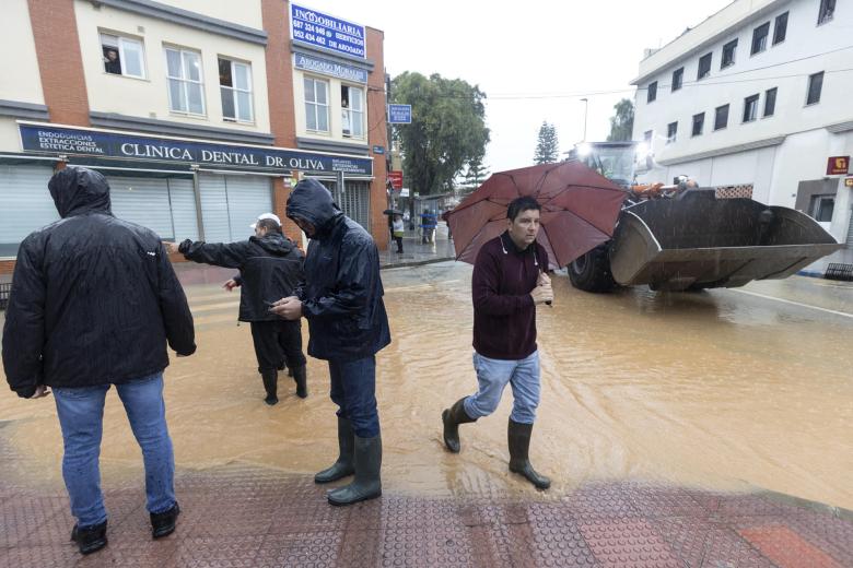 Barriada de Campanillas en Málaga, en la que el paso de la DANA ha obligado a nuevos desalojos preventivos en el río Campanillas ante su posible desbordamiento, que se suman a los de 3.000 personas en la ribera del Guadalhorce, y ha anegado el centro de la capital, la mayor parte de la provincia malagueña se encuentra en aviso rojo por fuertes lluvias este miércoles.