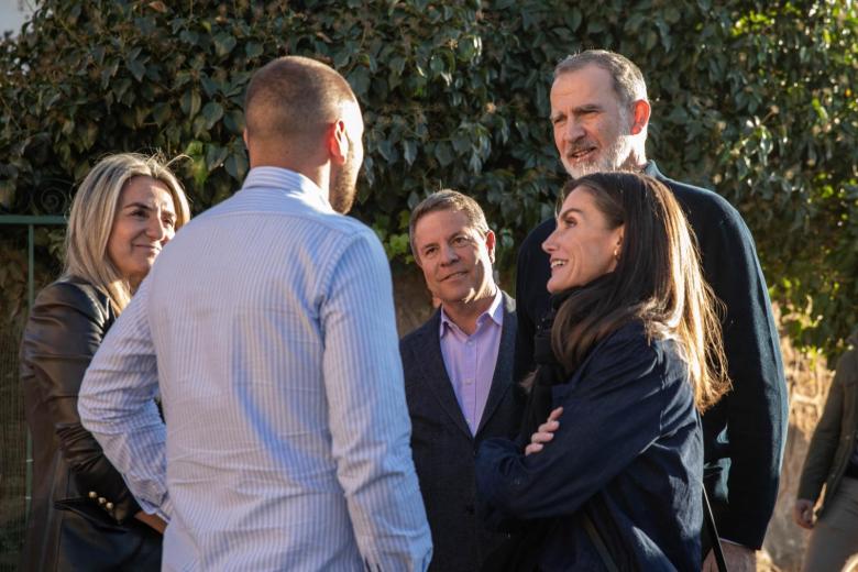 Los Reyes, junto al presidente de Castilla-La Mancha, Emiliano García-Page, en Letur, Albacete