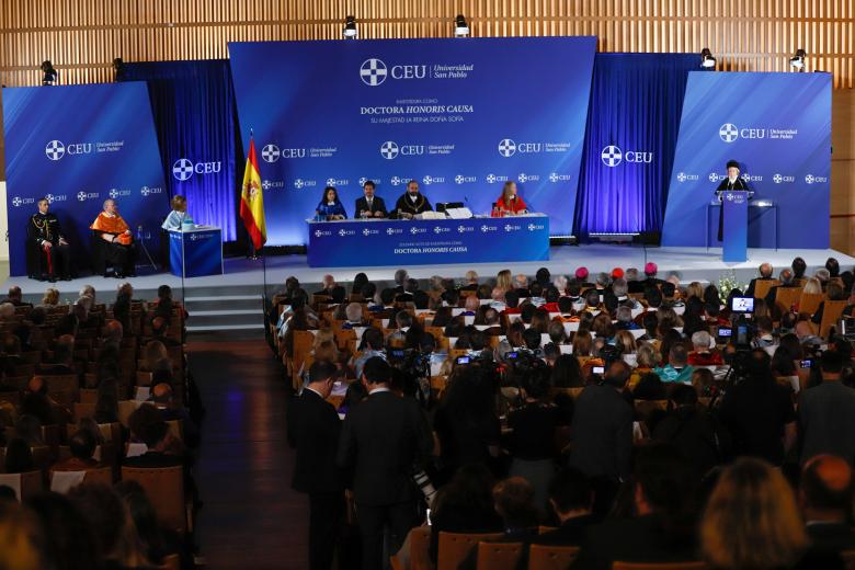 Vista general del aula magna durante el acto solemne