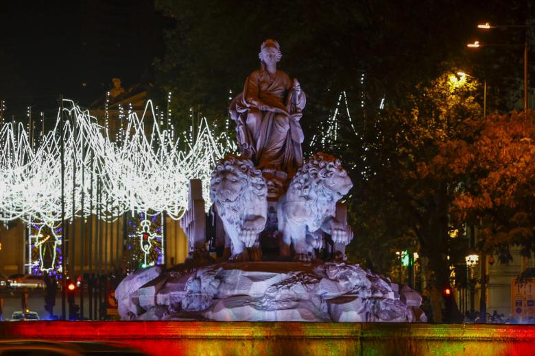 MADRID, 28/11/2024.- Encendido de la iluminación navideña este jueves en la madrileña plaza de Cibeles. EFE/Juanjo Martín