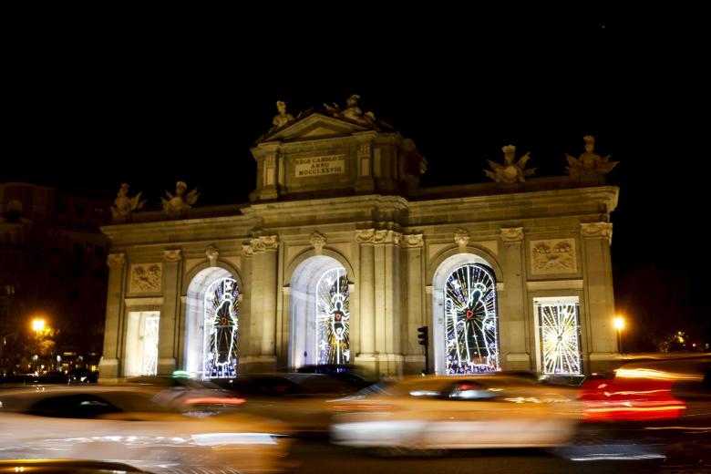 MADRID, 28/11/2024.- Encendido de la iluminación navideña este jueves en la madrileña Puerta de Alcalá. EFE/Juanjo Martín