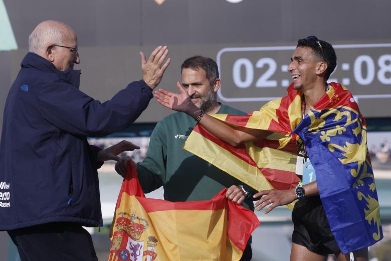 Juan Roig, junto a los ganadores de la Maratón de Valencia