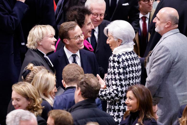 El primer ministro de Suecia, Ulf Kristersson conversa con Christine Lagarde, presidenta del Banco Central Europeo