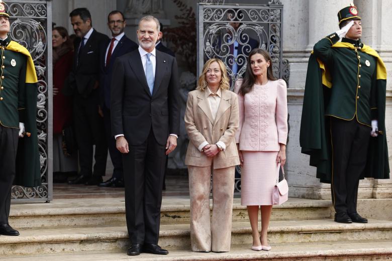 Los Reyes, recibidos por la primera ministra de Italia, en el Casino del Bel Respiro