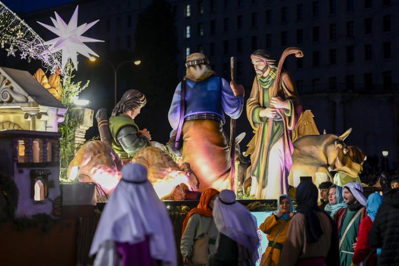 La tradicional Cabalgata de los Reyes Magos ha desfilado este domingo por el Paseo de la Castellana de Madrid haciendo las delicias de grandes y mayores. Doce carrozas y más de 1.500 personas han participado en esta espectacular cabalgata de 2025