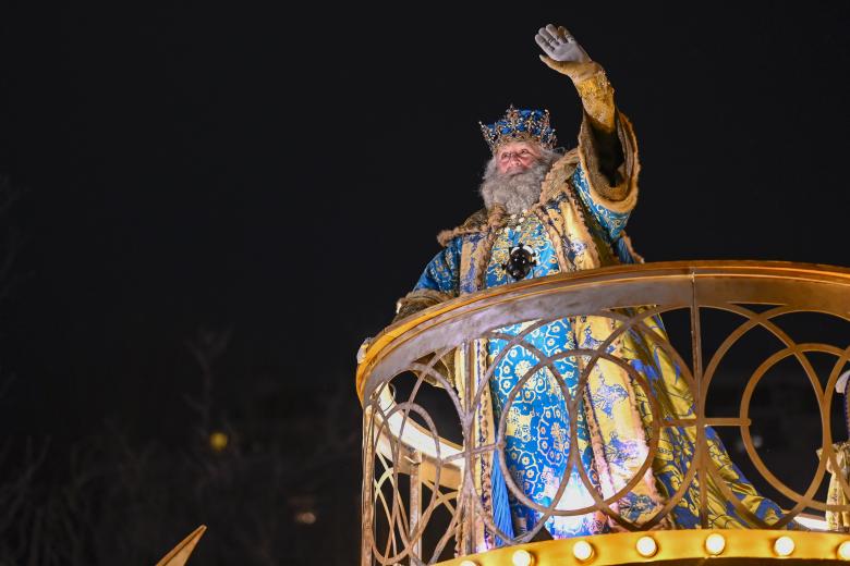 La tradicional Cabalgata de los Reyes Magos ha desfilado este domingo por el Paseo de la Castellana de Madrid haciendo las delicias de grandes y mayores. Doce carrozas y más de 1.500 personas han participado en esta espectacular cabalgata de 2025