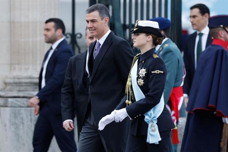 La princesa de Asturias, Leonor, y el presidente del Gobierno, Pedro Sánchez, tras el acto castrense de la Pascua Militar