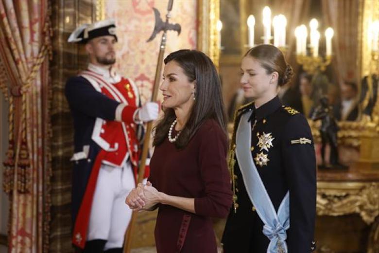 La reina Letizia, junto a la princesa Leonor, durante el acto de celebración de la Pascua Militar este en el Palacio Real en Madrid.