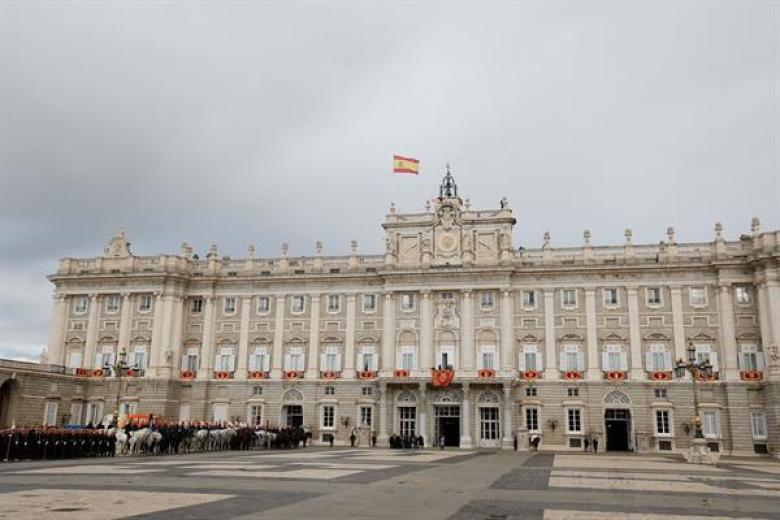 Vista general de la Plaza de la Armería, frente al Palacio Real en Madrid donde tiene lugar este lunes el acto castrense de celebración de la Pascua Militar.