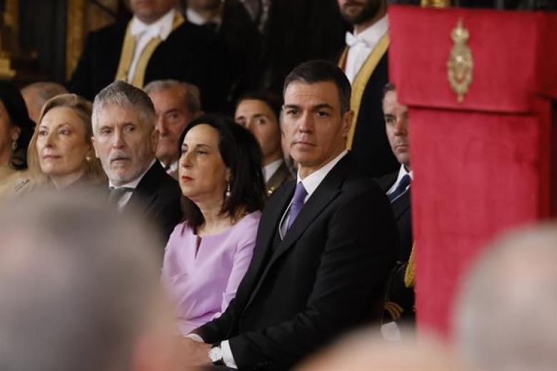 El ministro del Interior, Fernando Grande-Marlaska (2i), la ministra de Defensa, Margarita Robles (c), y el presidente del Gobierno, Pedro Sánchez