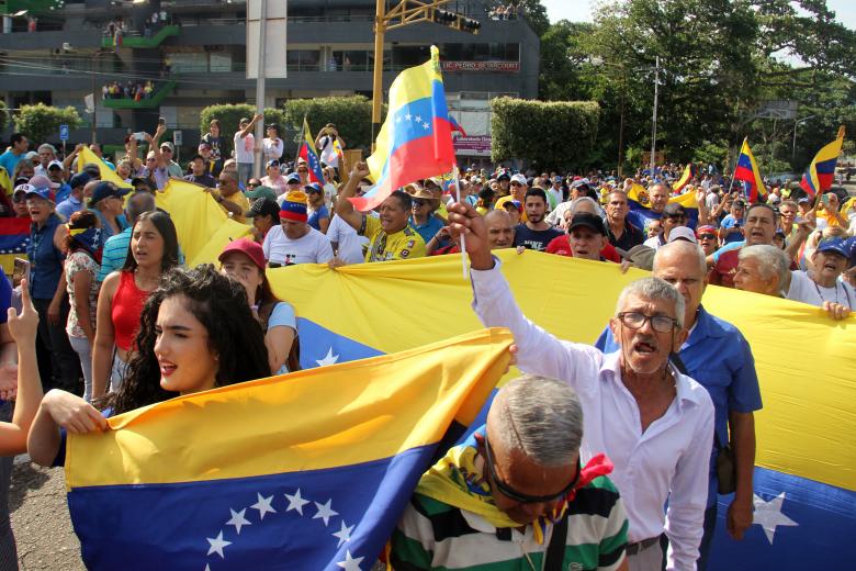 Venezuela está en ascuas ante las manifestaciones convocadas tanto por la oposición como por partidarios del gobierno un día antes de que el presidente Nicolás Maduro preste juramento para un tercer mandato consecutivo