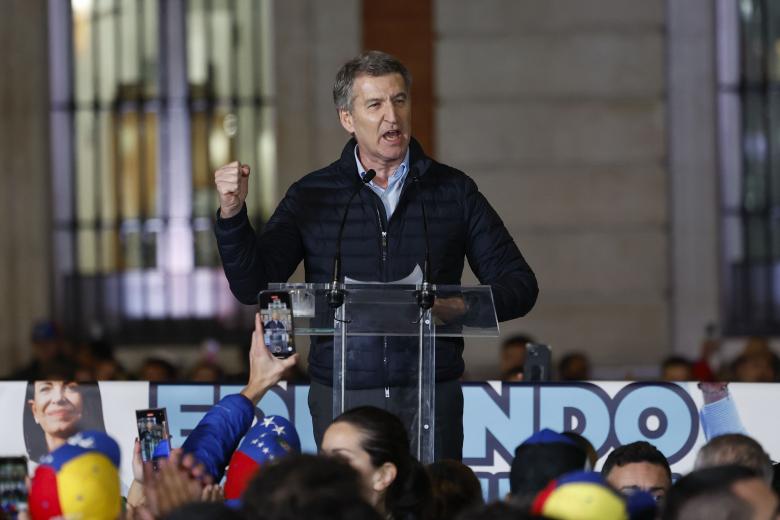 El líder del Partido Popular, Alberto Núñez Feijóo, también ha participado en la manifestación convocada en Madrid para apoyar al candidato opositor Edmundo González