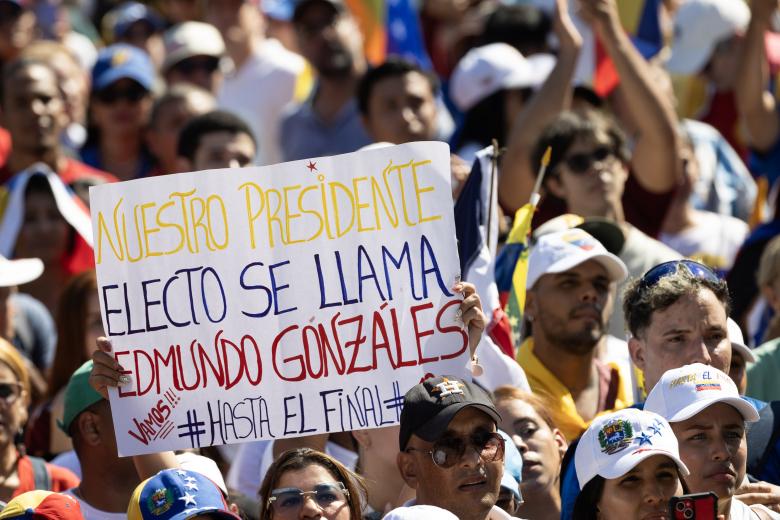 El opositor venezolano Edmundo González Urrutia, que asegura haber ganado las elecciones presidenciales de Venezuela el pasado julio, afirmó en el Palacio Nacional de Santo Domingo, última parada anunciada de su gira por América, que 'muy pronto' se verán en Caracas, 'en libertad'