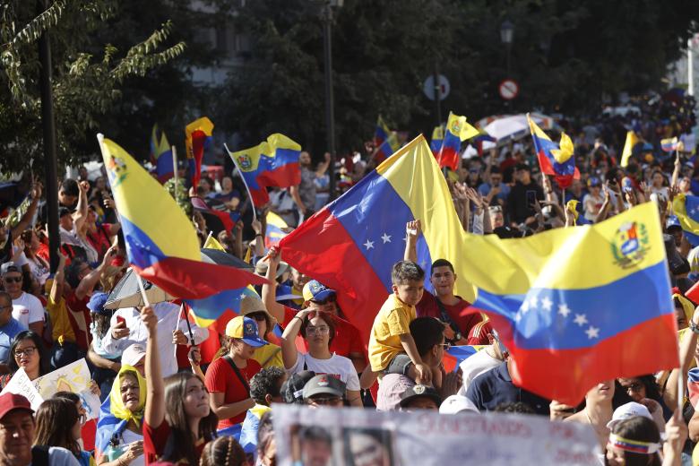 Manifestación en apoyo al líder opositor Edmundo González en Santiago, Chile