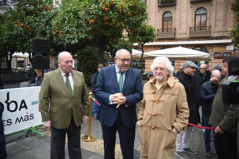 Inauguración del monumento al 4-D en la plaza de las Tendillas