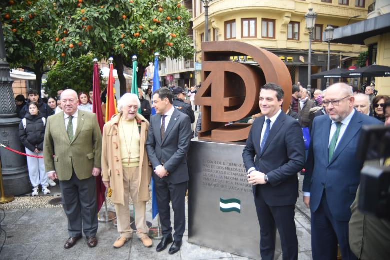 Inauguración del monumento al 4-D en la plaza de las Tendillas