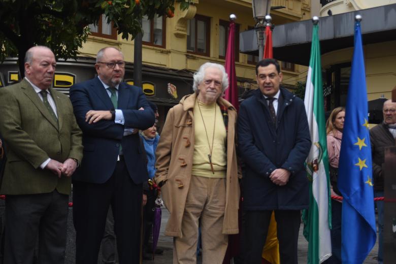 Inauguración del monumento al 4-D en la plaza de las Tendillas